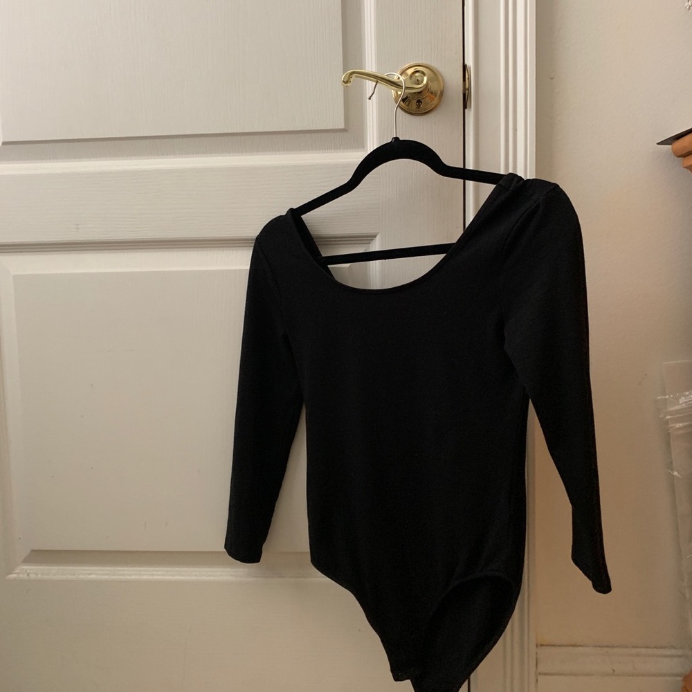 Black quarter sleeve body suit.